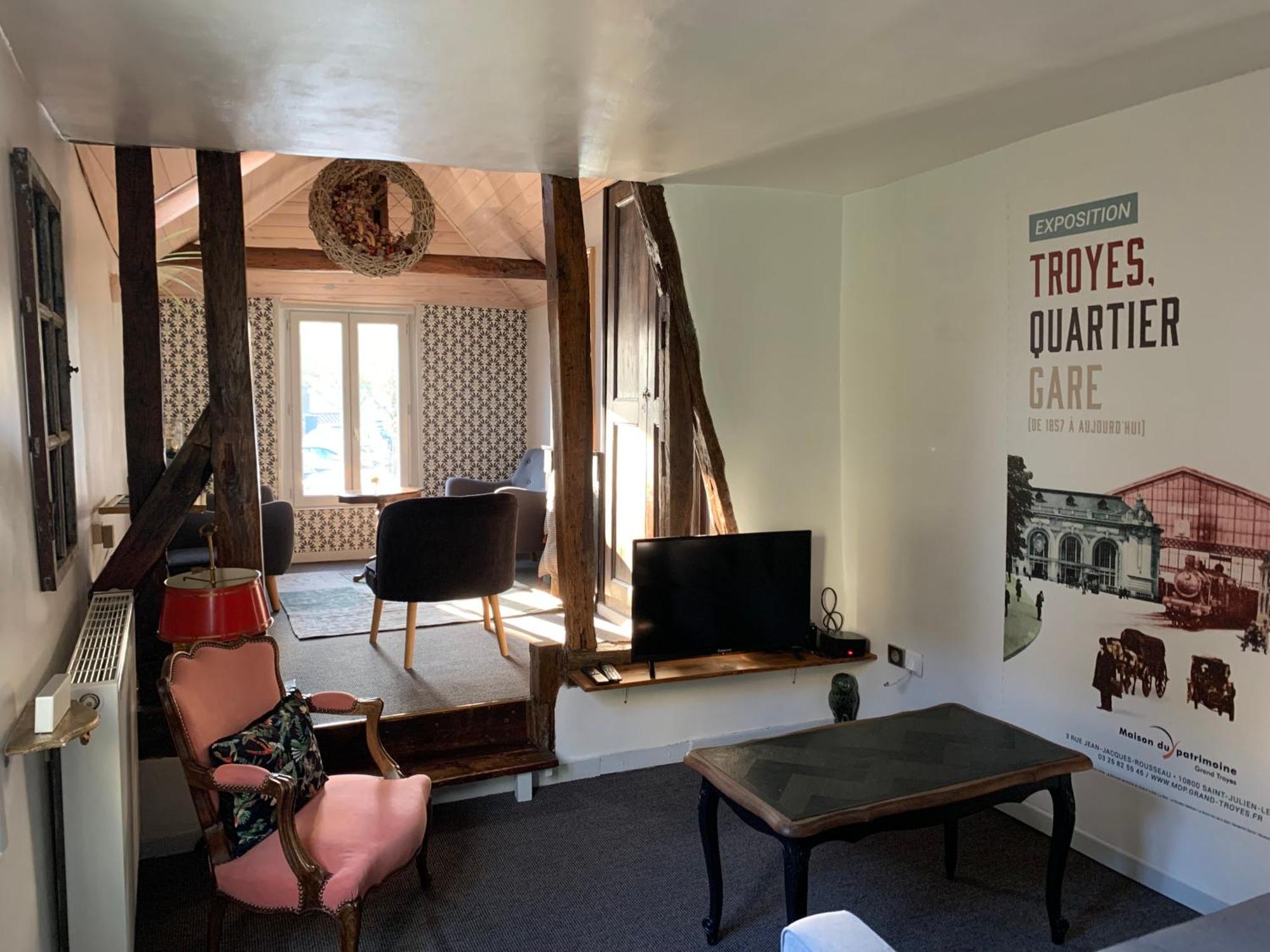 Duplex La Maisonnette 2 Chambres - Parking Gratuit Troyes Buitenkant foto